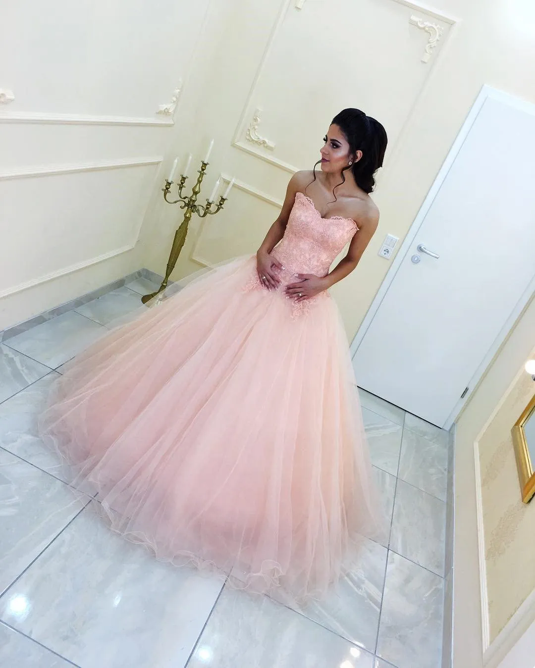 Elegant Lace Appliques Sweetheart Organza Ball Gowns Peach Quinceanera Dresses