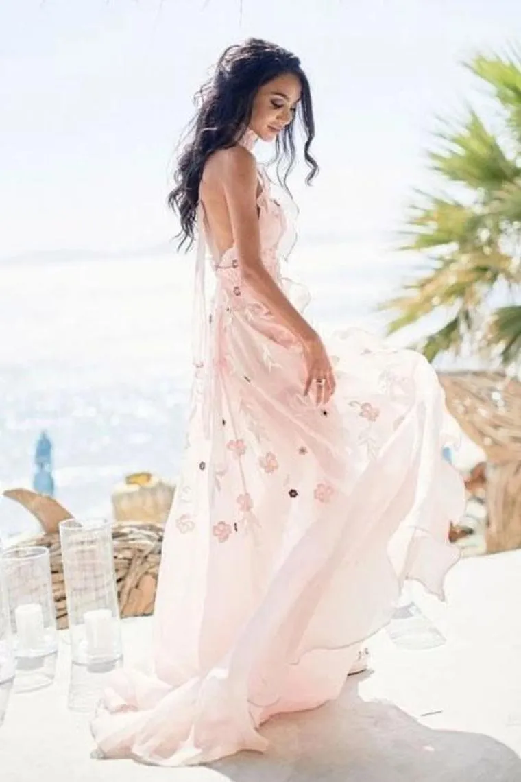 Chic Backless Halter Chiffon Beach Wedding Dress With Beautiful Appliques