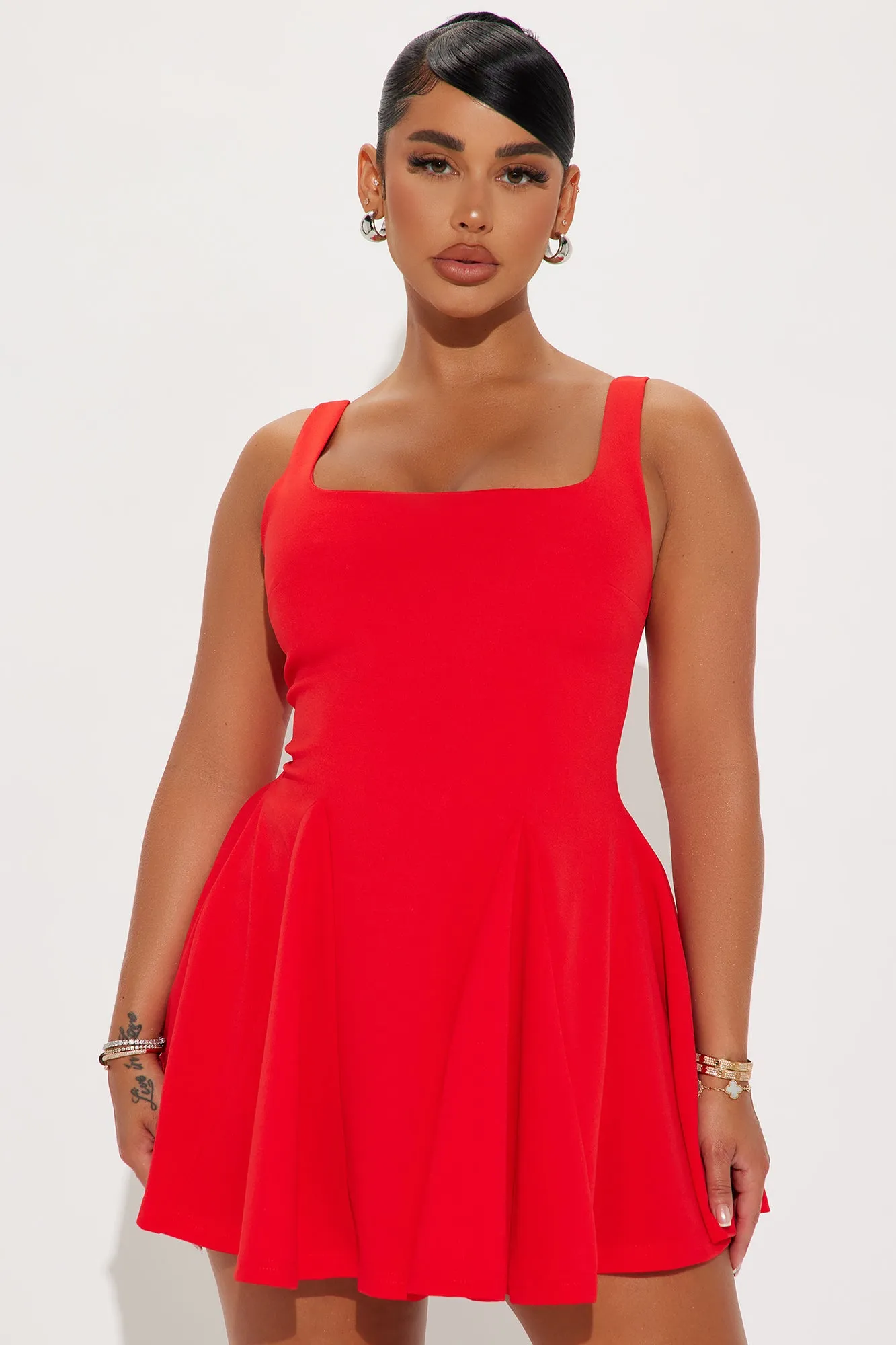 Chic Hila Mini Dress in Vibrant Red