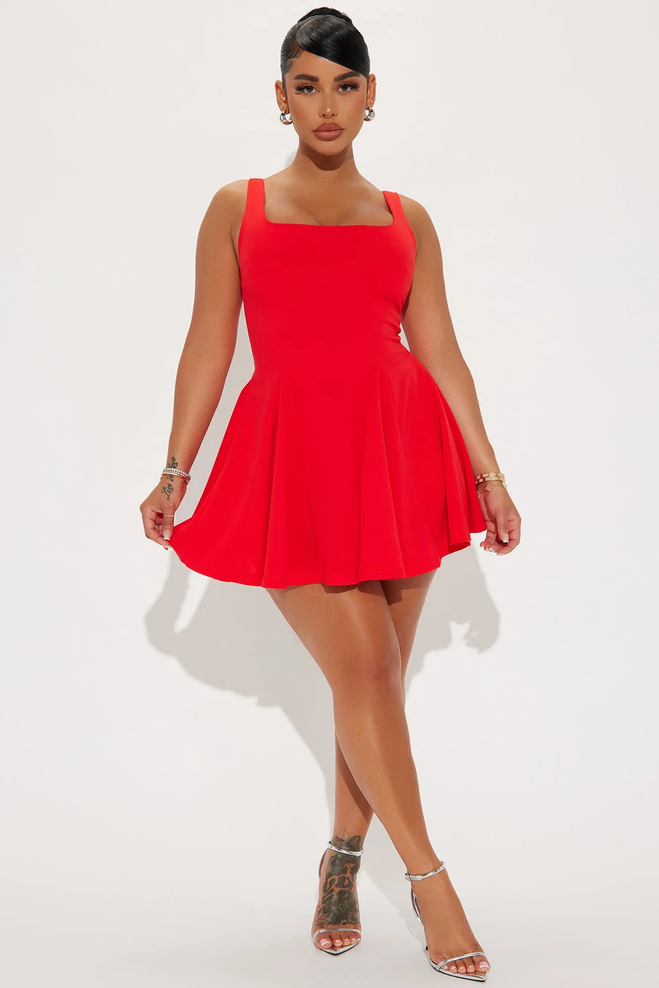 Chic Hila Mini Dress in Vibrant Red